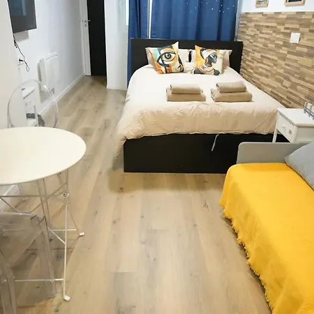 Apartment Pompidou Chic In Le Marais