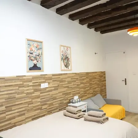 Apartment Pompidou Chic In Le Marais