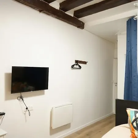 Appartamento Pompidou Chic In Le Marais Parigi