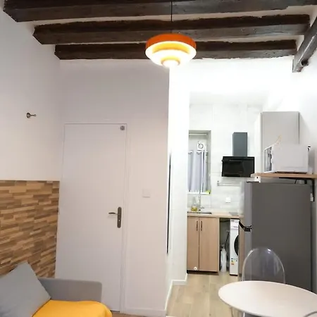 Pompidou Chic In Le Marais Apartment Paris