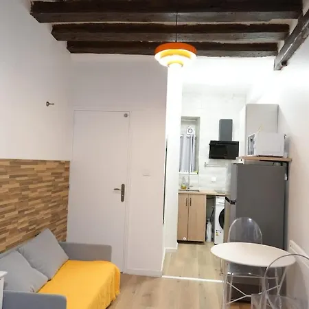 Pompidou Chic In Le Marais *