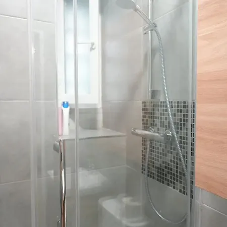 Pompidou Chic In Le Marais Apartment