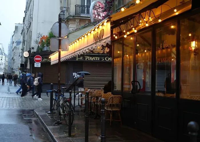 Daire Pompidou Chic In Le Marais Paris