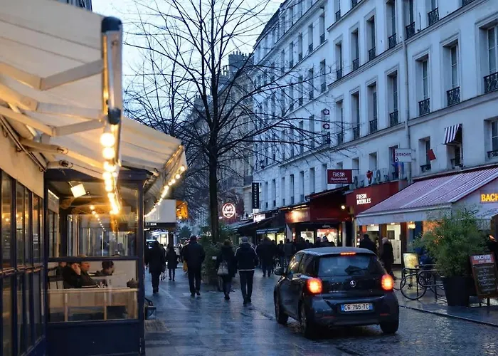 Pompidou Chic In Le Marais * Paryż